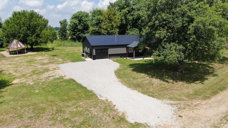 2400 850n Road Property Photo 1