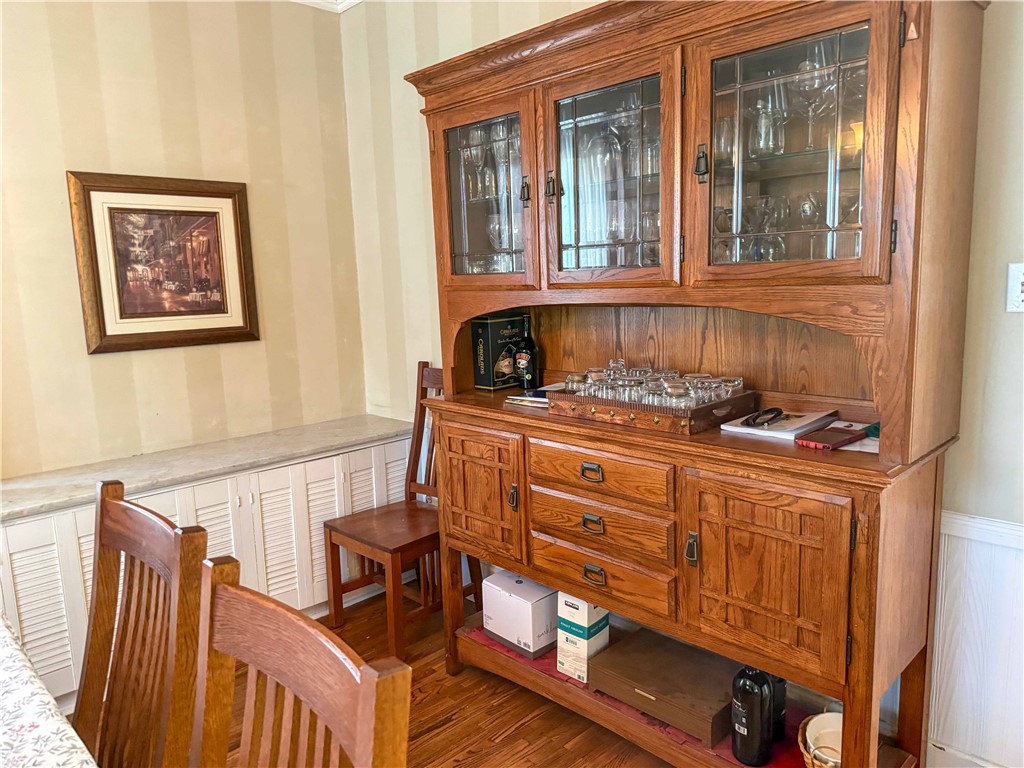 214 E Woodlawn Avenue Property Photo 10