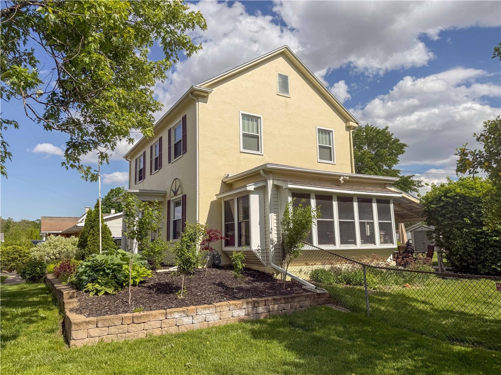 214 E Woodlawn Avenue Property Photo 45