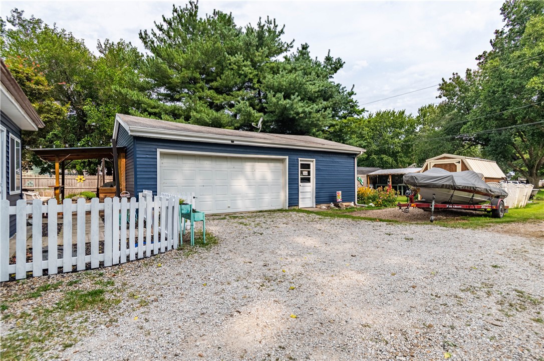 372 E North Street Property Photo 5