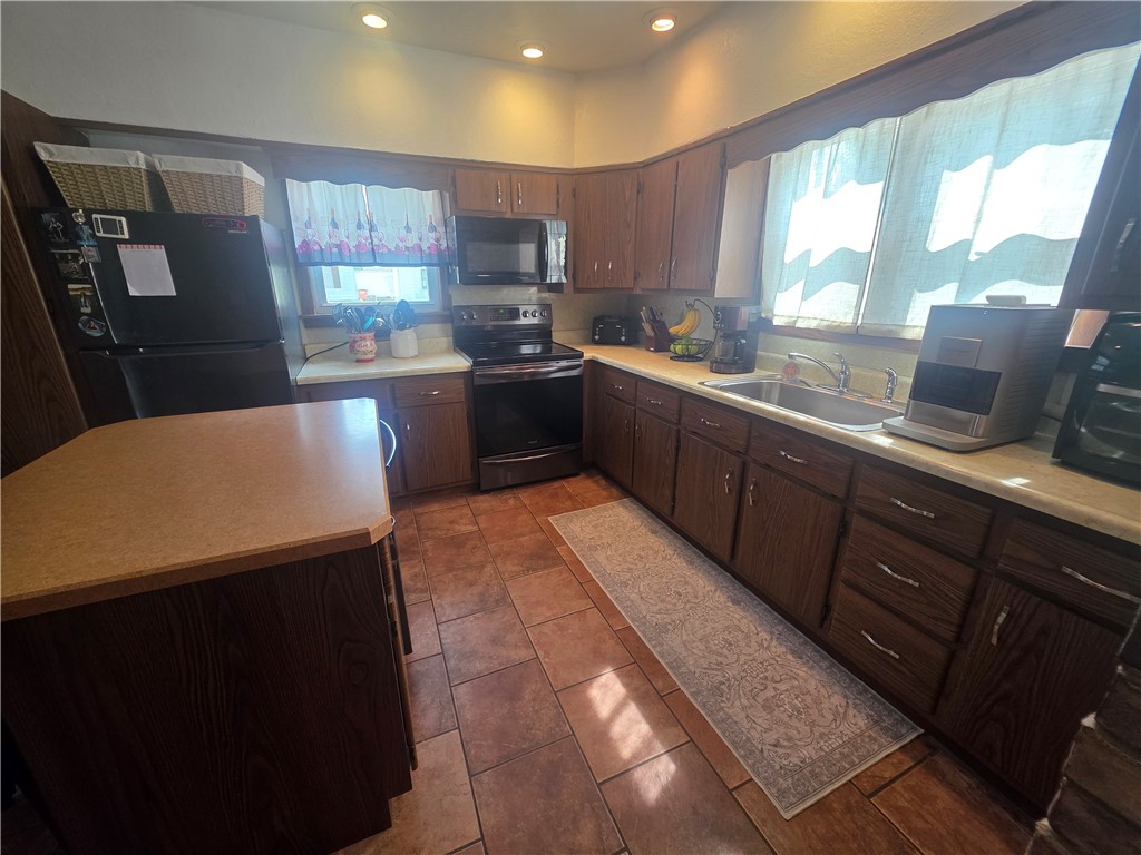 105 S Elizabeth Street Property Photo 3