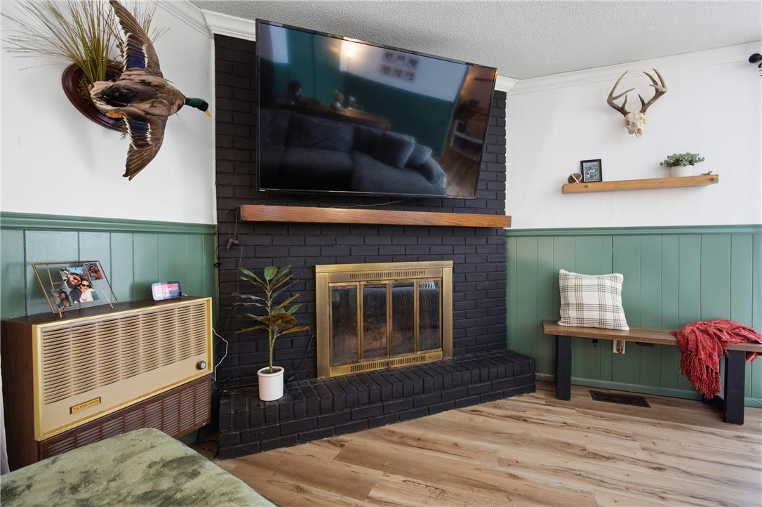 404 Clark Street Property Photo 11