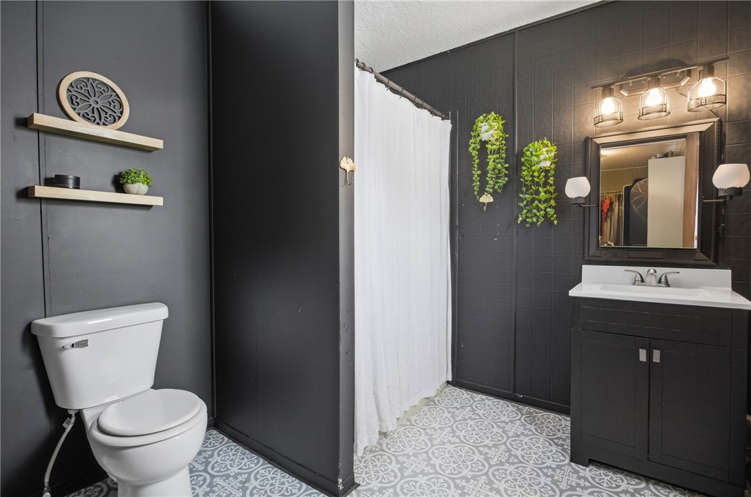 404 Clark Street Property Photo 13