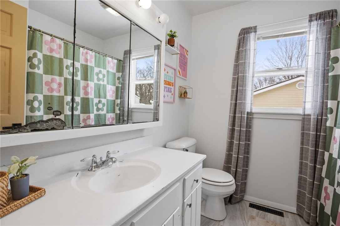 404 Clark Street Property Photo 17