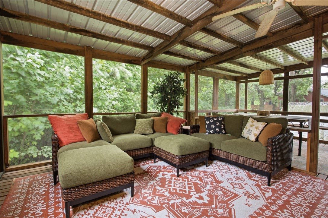 404 Clark Street Property Photo 20