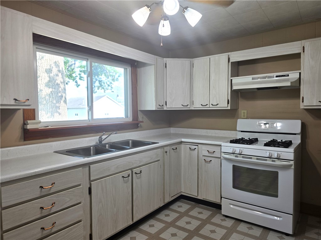 215 N Beech Street Property Photo 5