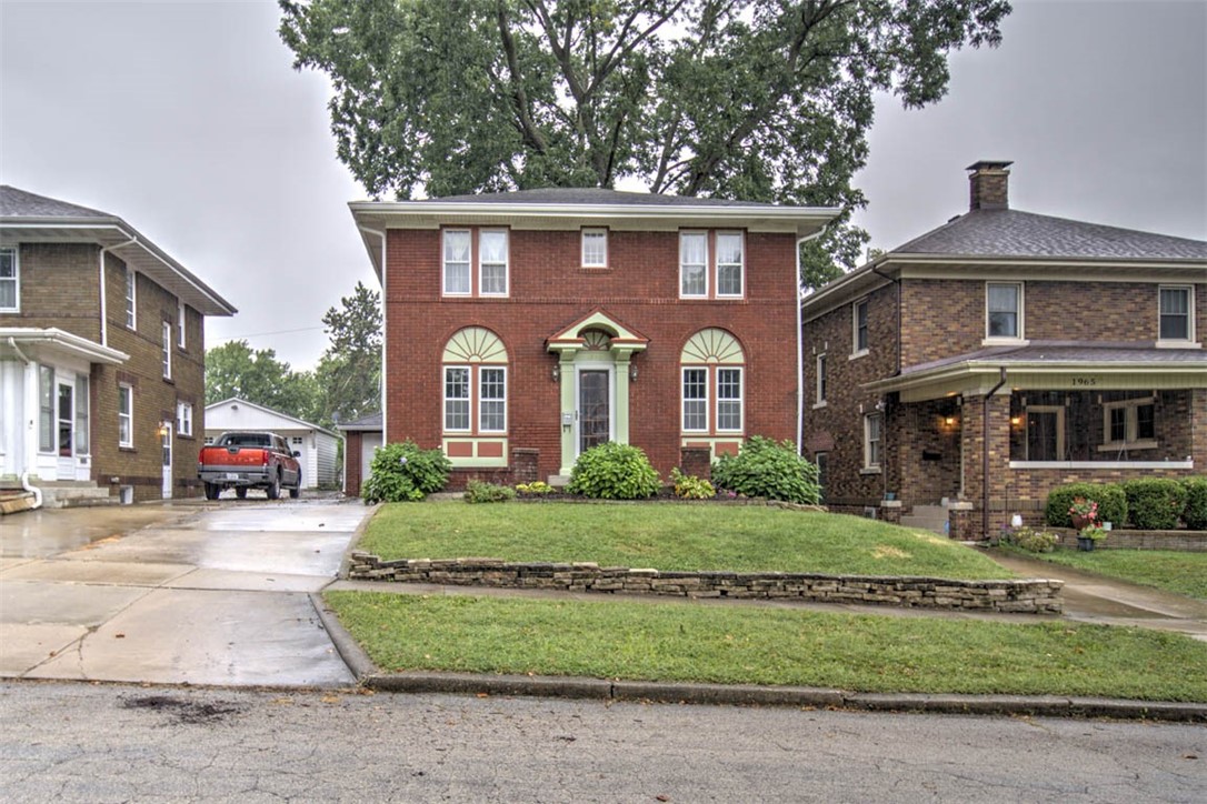 1945 W Wood Street Property Photo 1