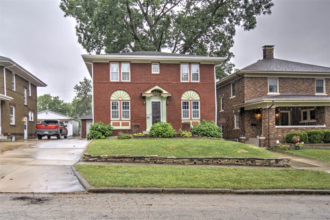 1945 W Wood Street Property Photo 2
