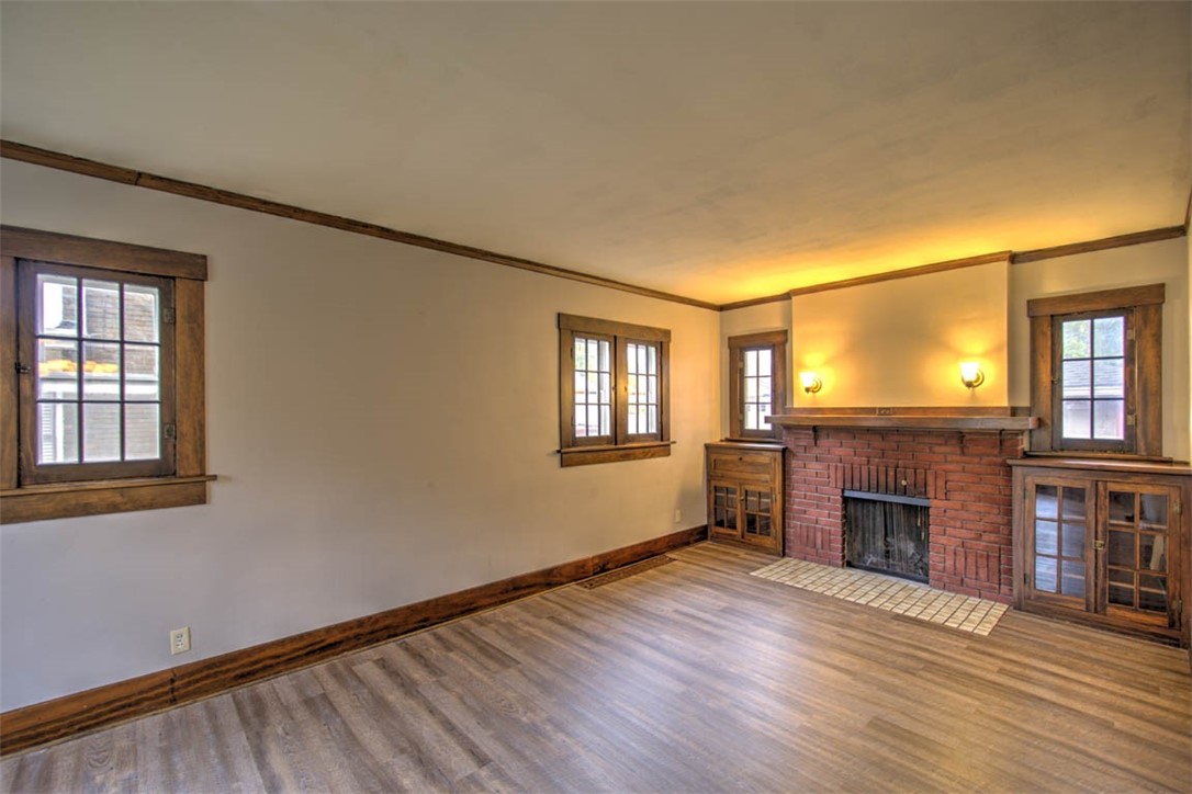 1945 W Wood Street Property Photo 3