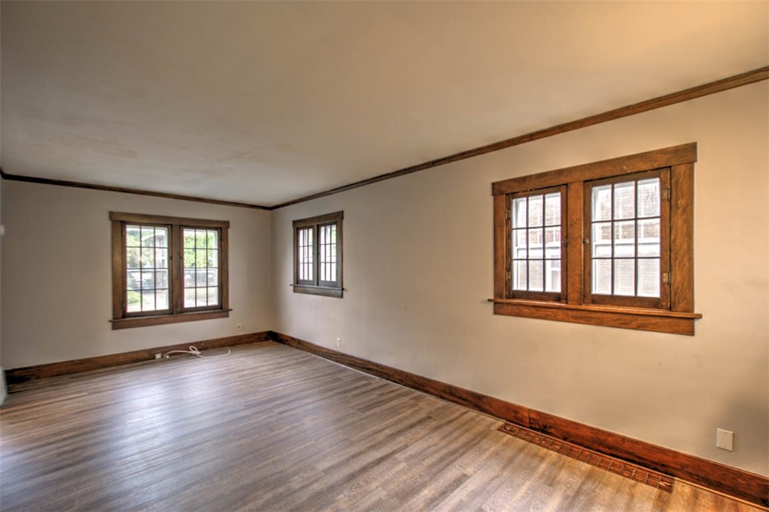 1945 W Wood Street Property Photo 4