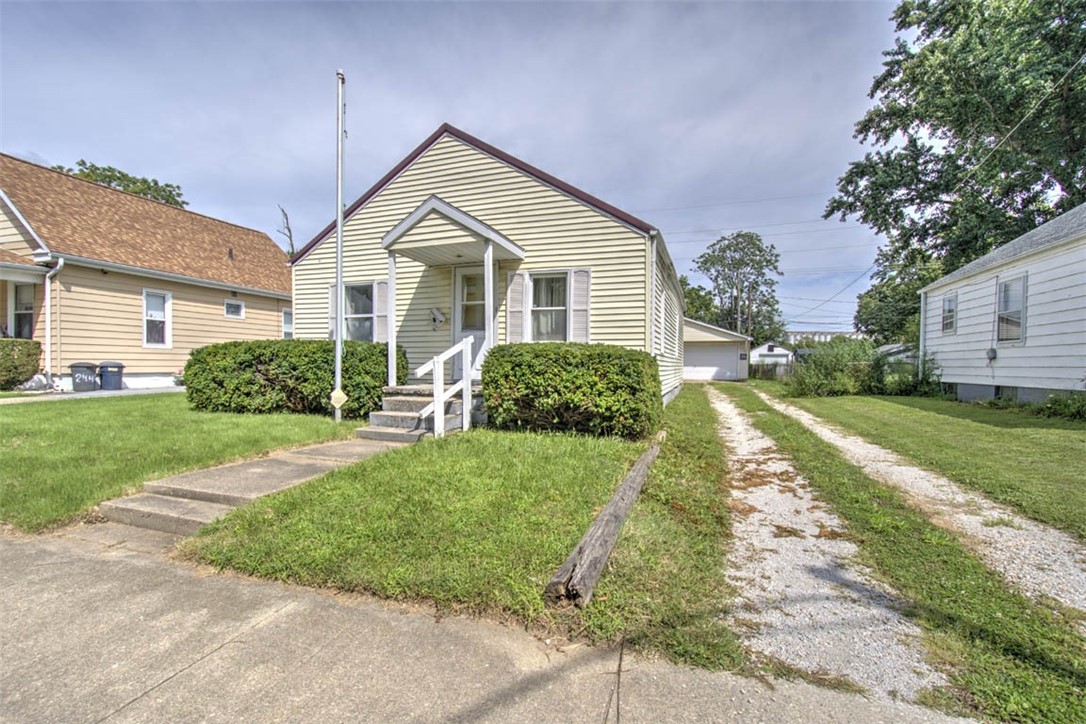 2444 North Street Property Photo 4
