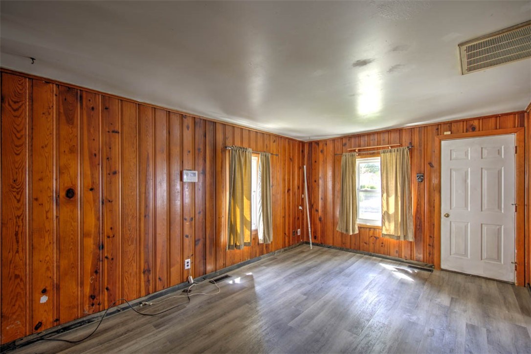 2444 North Street Property Photo 5