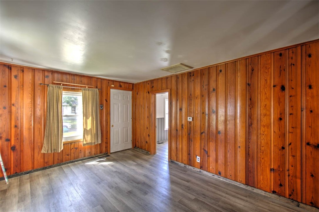 2444 North Street Property Photo 6