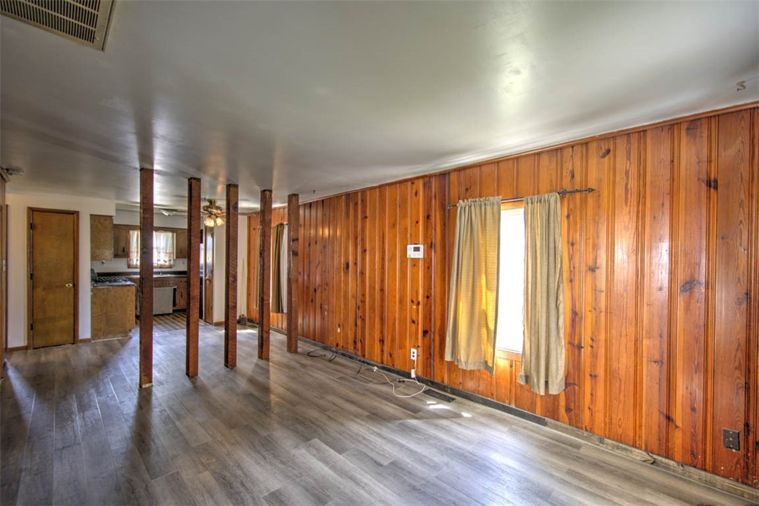 2444 North Street Property Photo 7