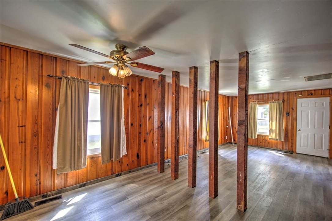 2444 North Street Property Photo 8