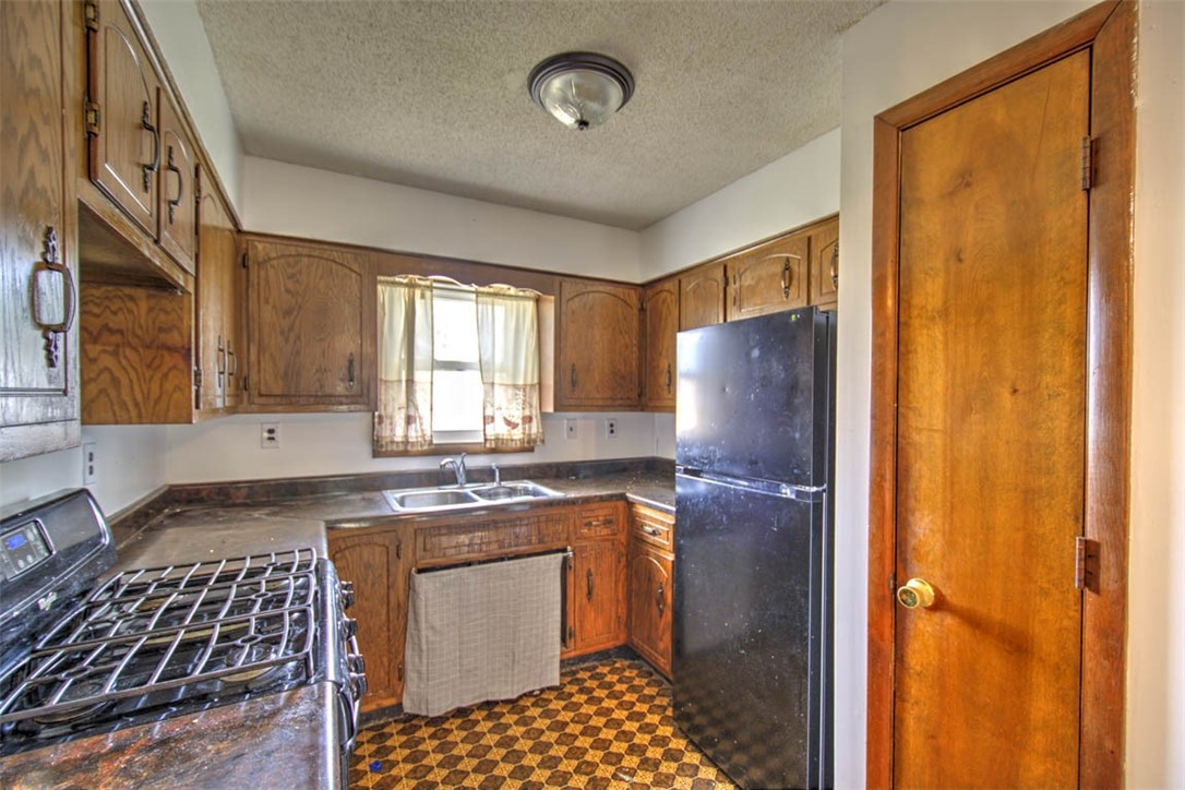 2444 North Street Property Photo 10