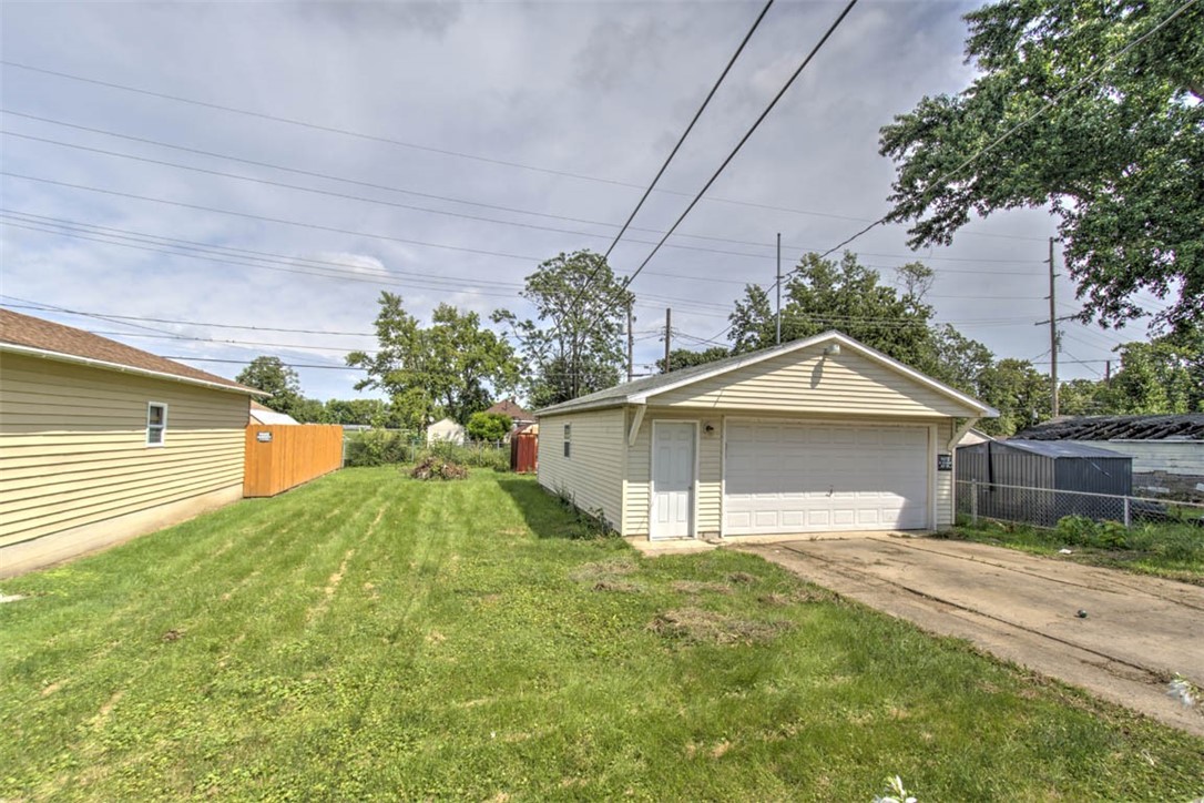 2444 North Street Property Photo 17