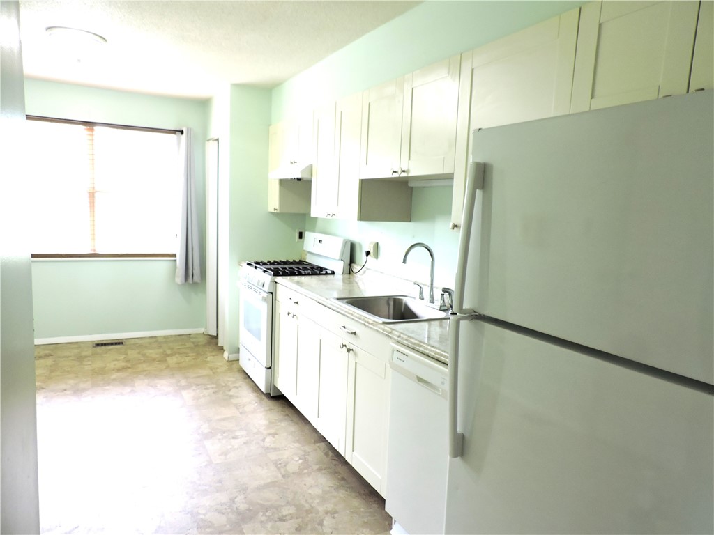 920 Hillside Drive Property Photo 3