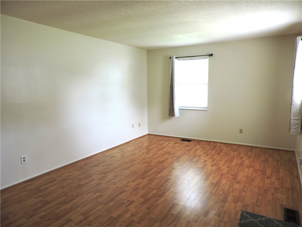 920 Hillside Drive Property Photo 4