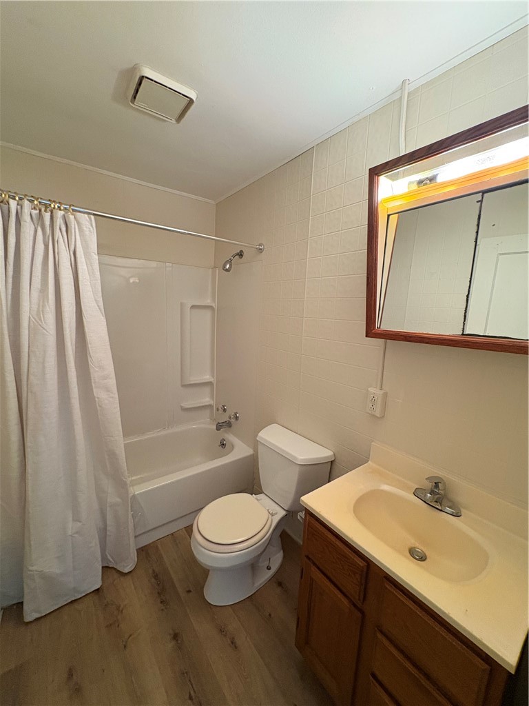 1126 N University Avenue Property Photo 8