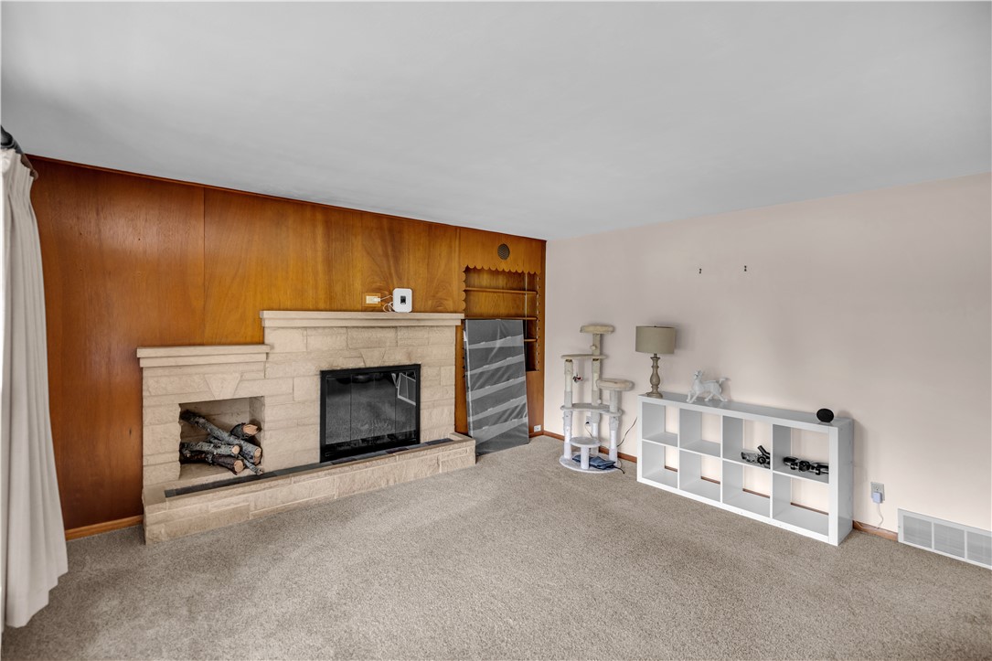 1350 W Rock Springs Road Property Photo 4