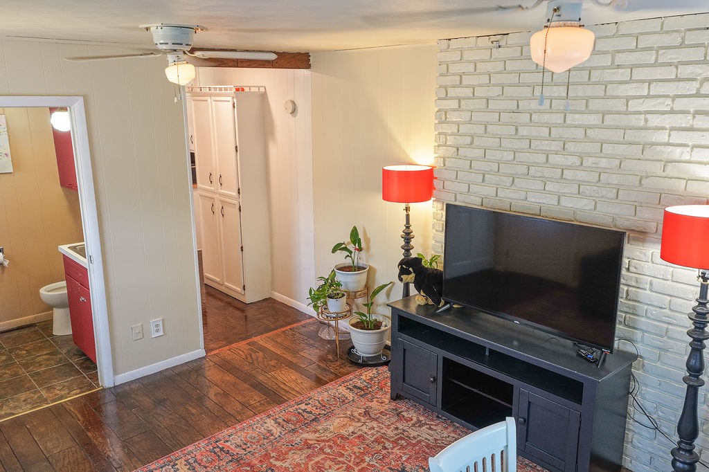533 Buckingham Drive Property Photo 12