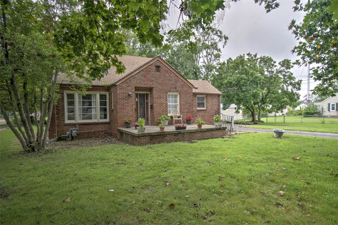 1305 N Summit Avenue Property Photo 1