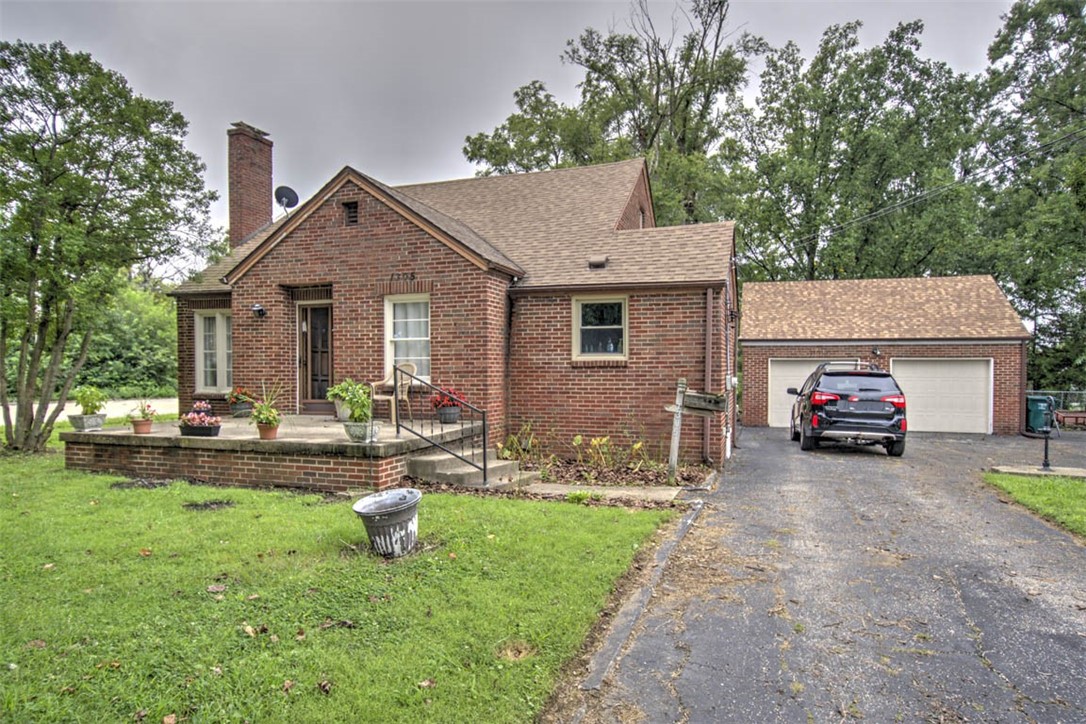 1305 N Summit Avenue Property Photo 2