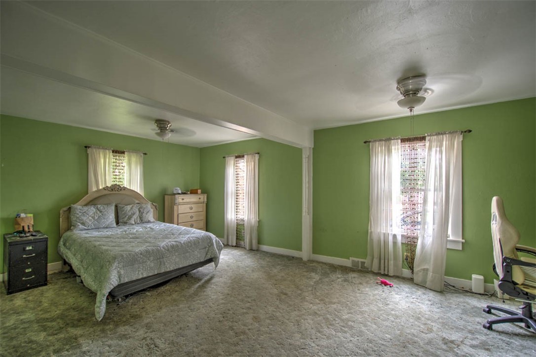 1305 N Summit Avenue Property Photo 6