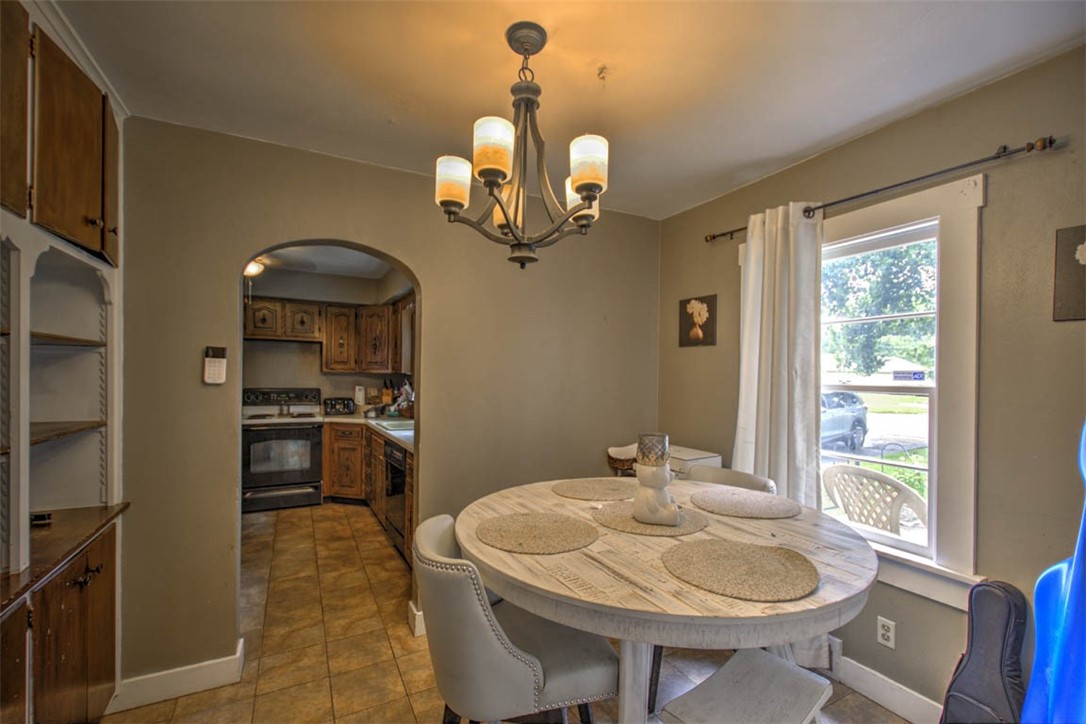 1305 N Summit Avenue Property Photo 8