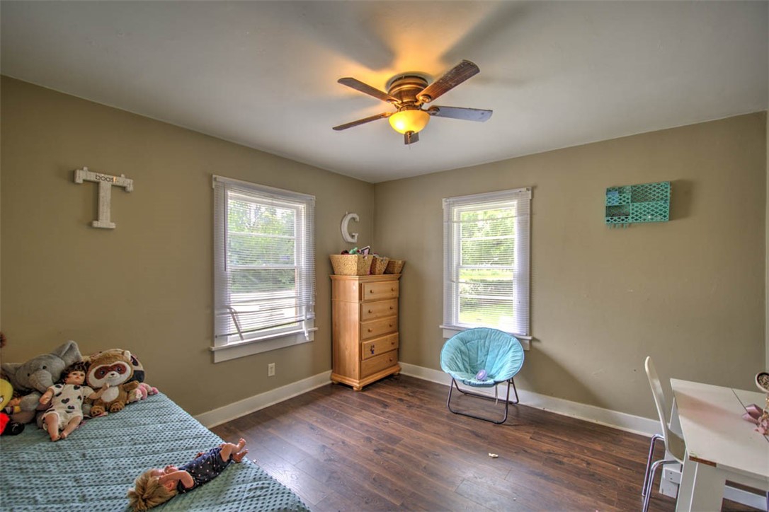 1305 N Summit Avenue Property Photo 10