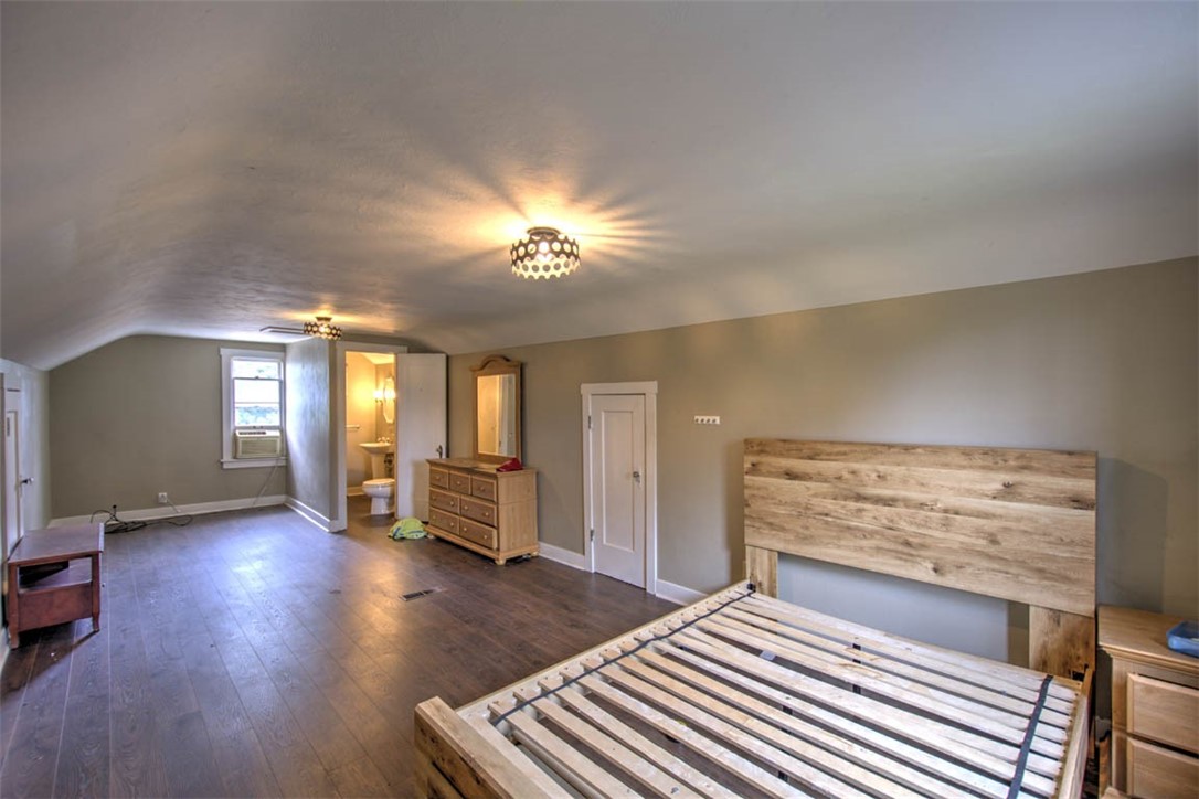 1305 N Summit Avenue Property Photo 12