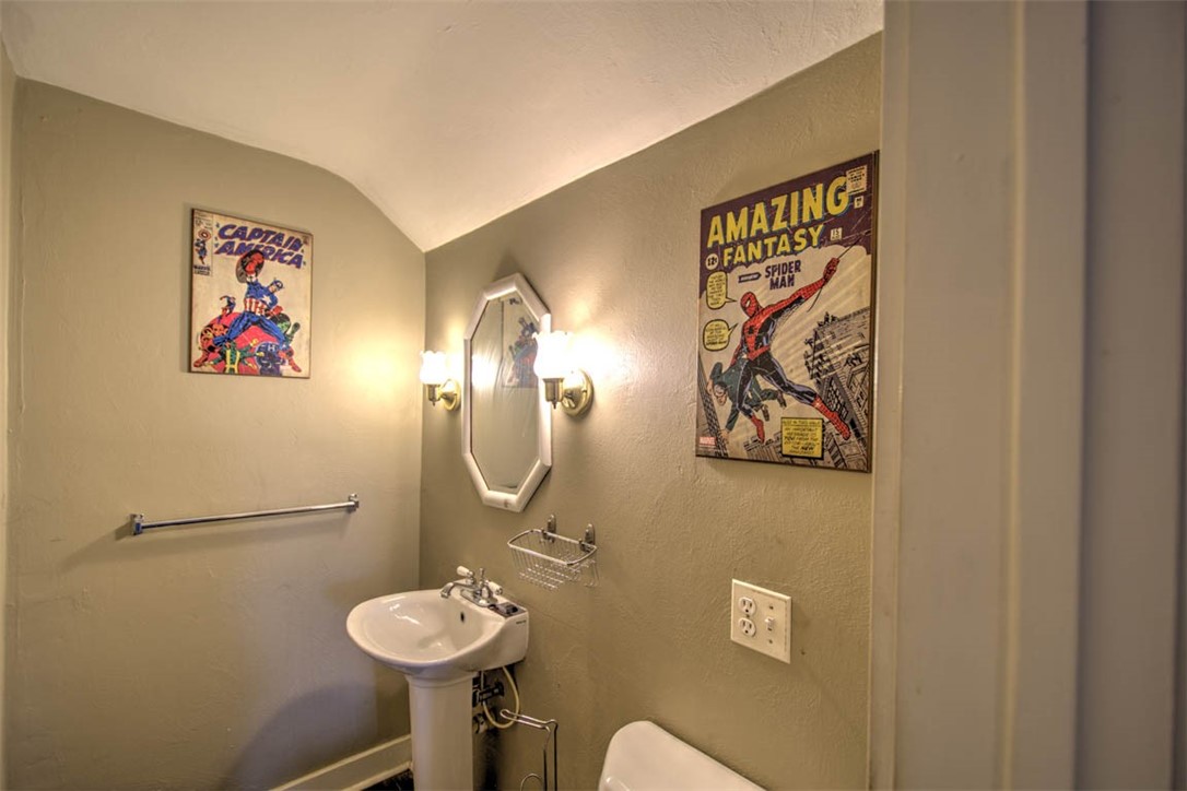 1305 N Summit Avenue Property Photo 14