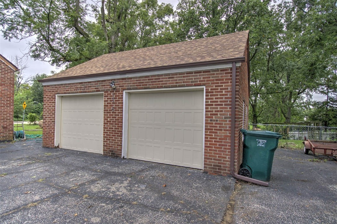 1305 N Summit Avenue Property Photo 17