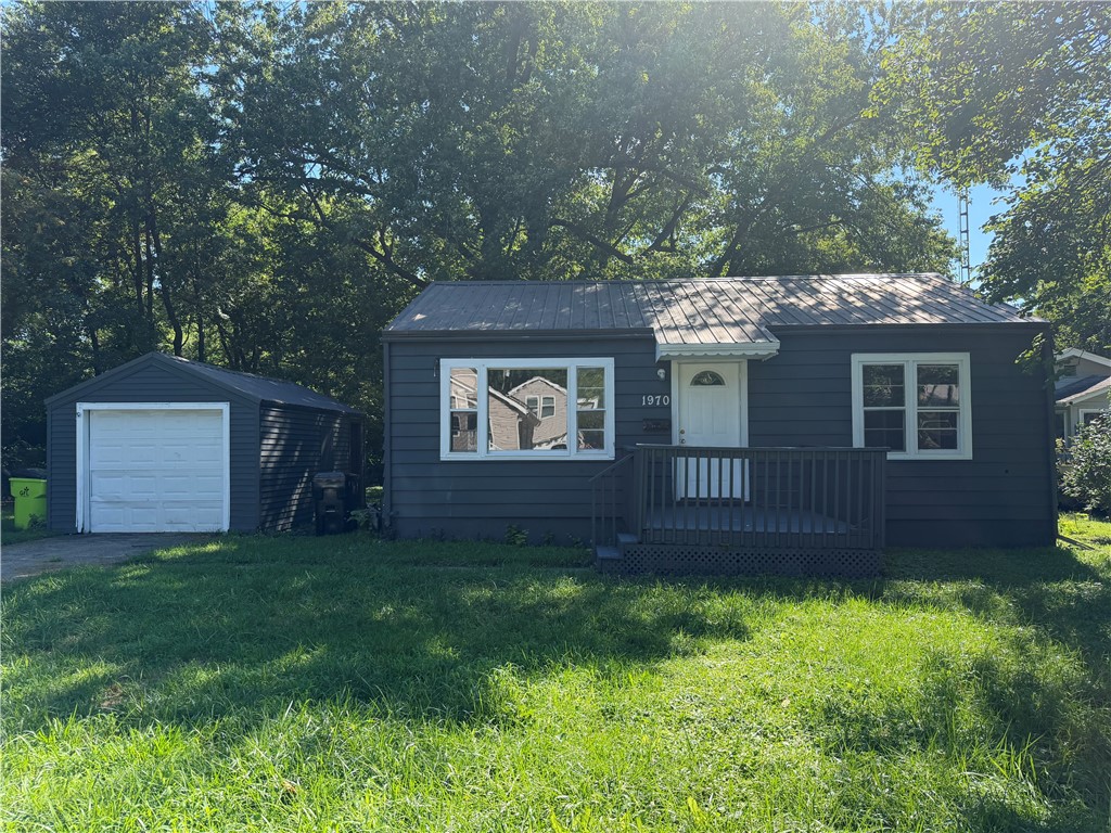 1970 N Maple Avenue Property Photo 1