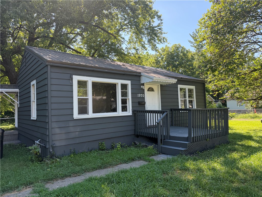 1970 N Maple Avenue Property Photo 2