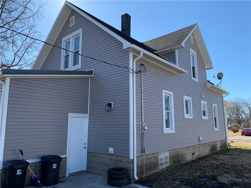 111 N Edwards Street Property Photo 4