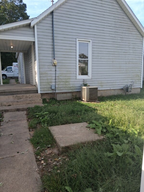 305 8th Street Property Photo 2