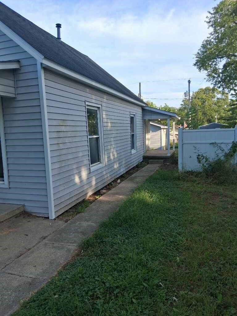 305 8th Street Property Photo 3