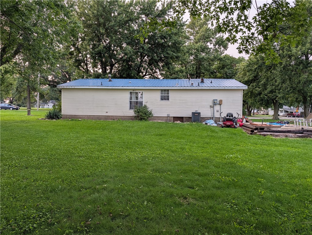 304 E South Street Property Photo 5