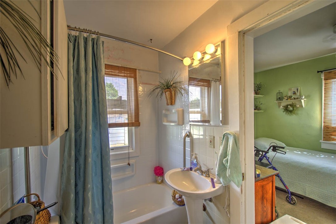 2424 E Main Street Property Photo 9