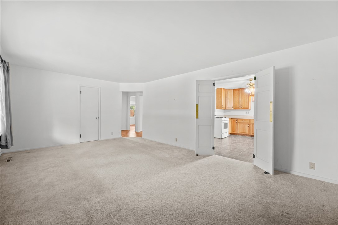 306 W Blackburn Street Property Photo 2