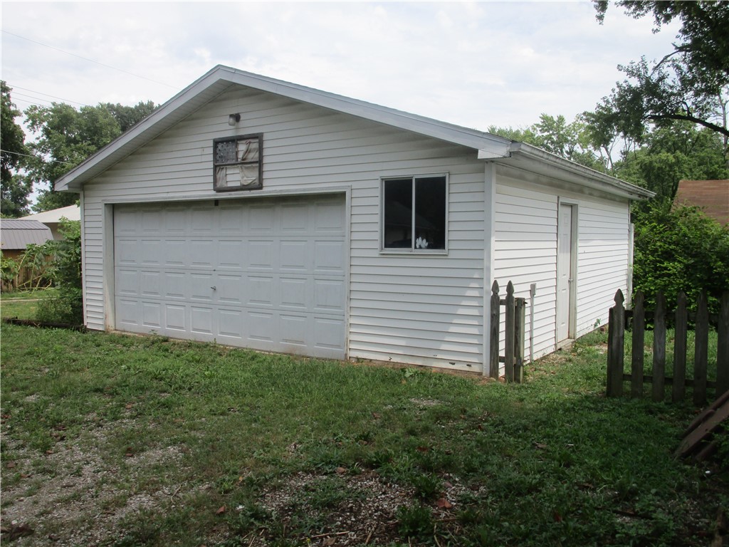 800 E 3rd Street Property Photo 3