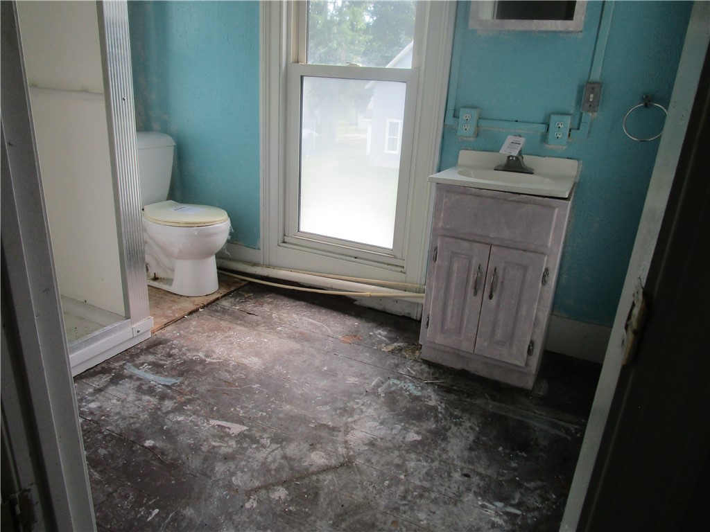 800 E 3rd Street Property Photo 12
