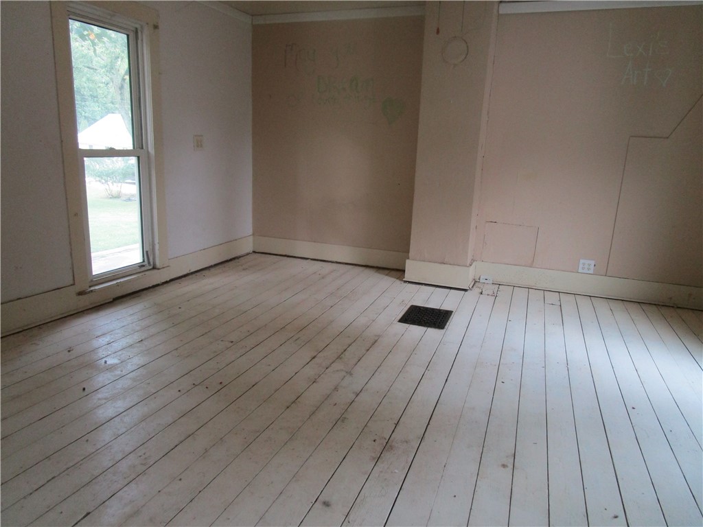 800 E 3rd Street Property Photo 15