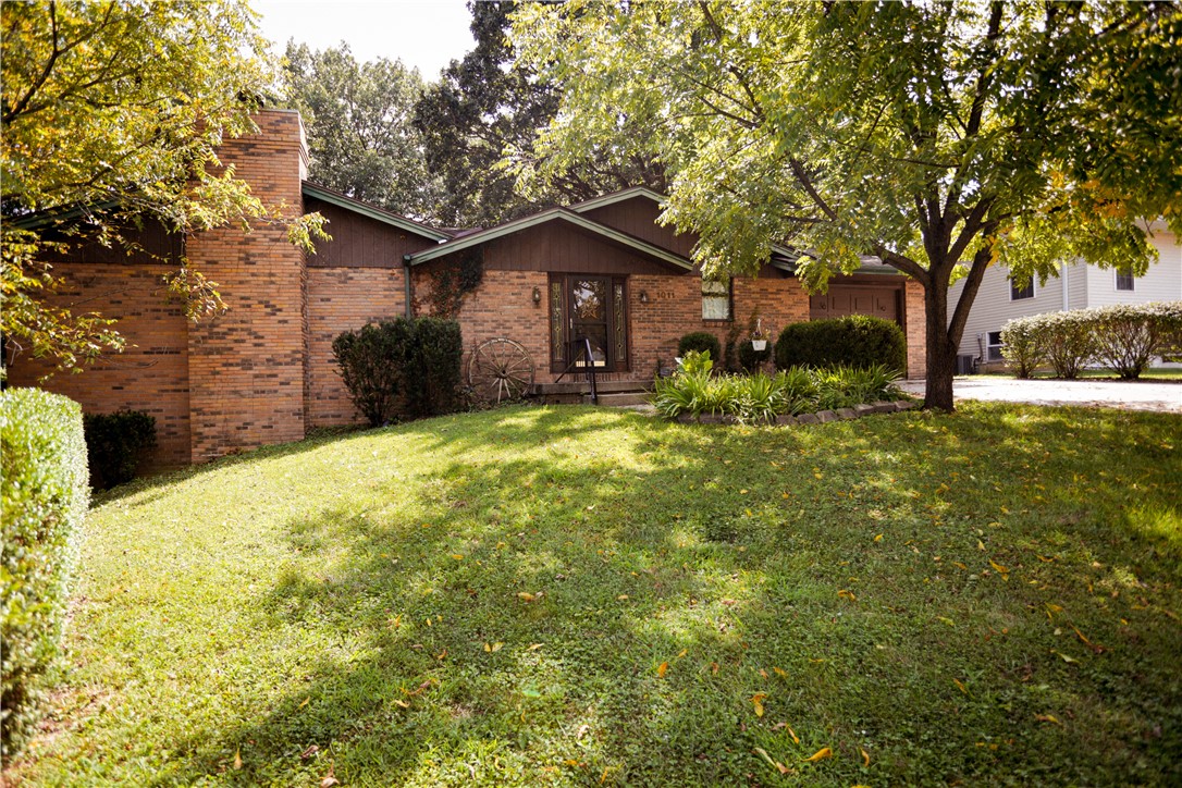 1011 E Grove Place Property Photo 1