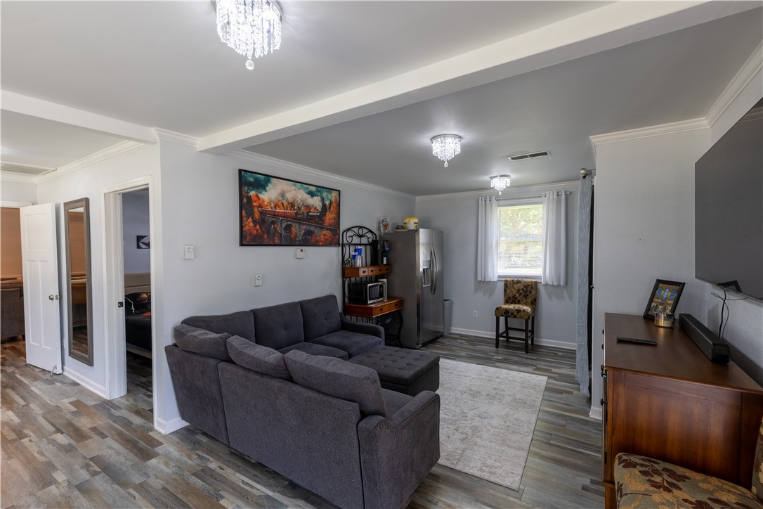 105 Warren Street Property Photo 7