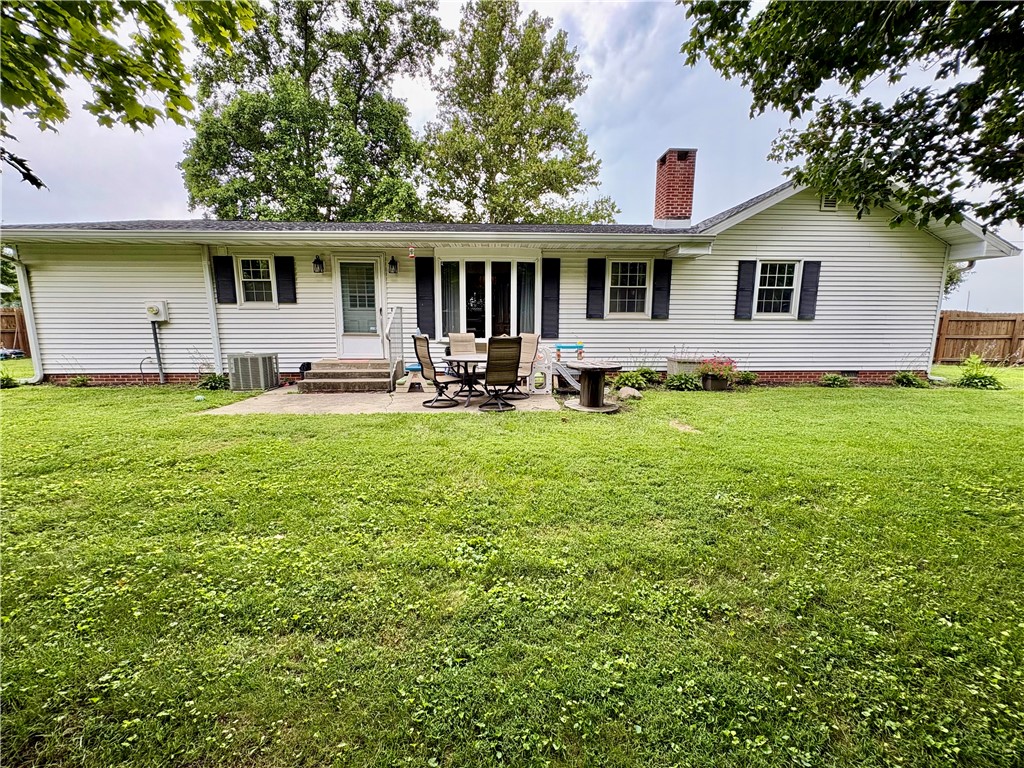 606 Adams Street Property Photo 6