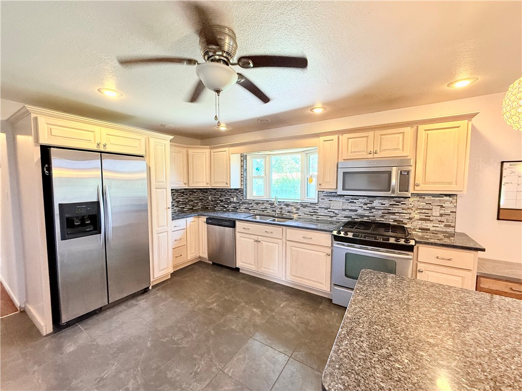 13 Iola Court Property Photo 19