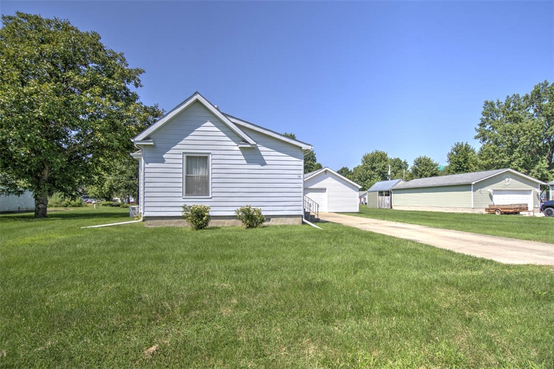 211 S Locust Street Property Photo 1